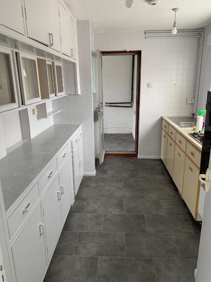 5 Bedroom House With Outdoor Space Upminster Exterior photo